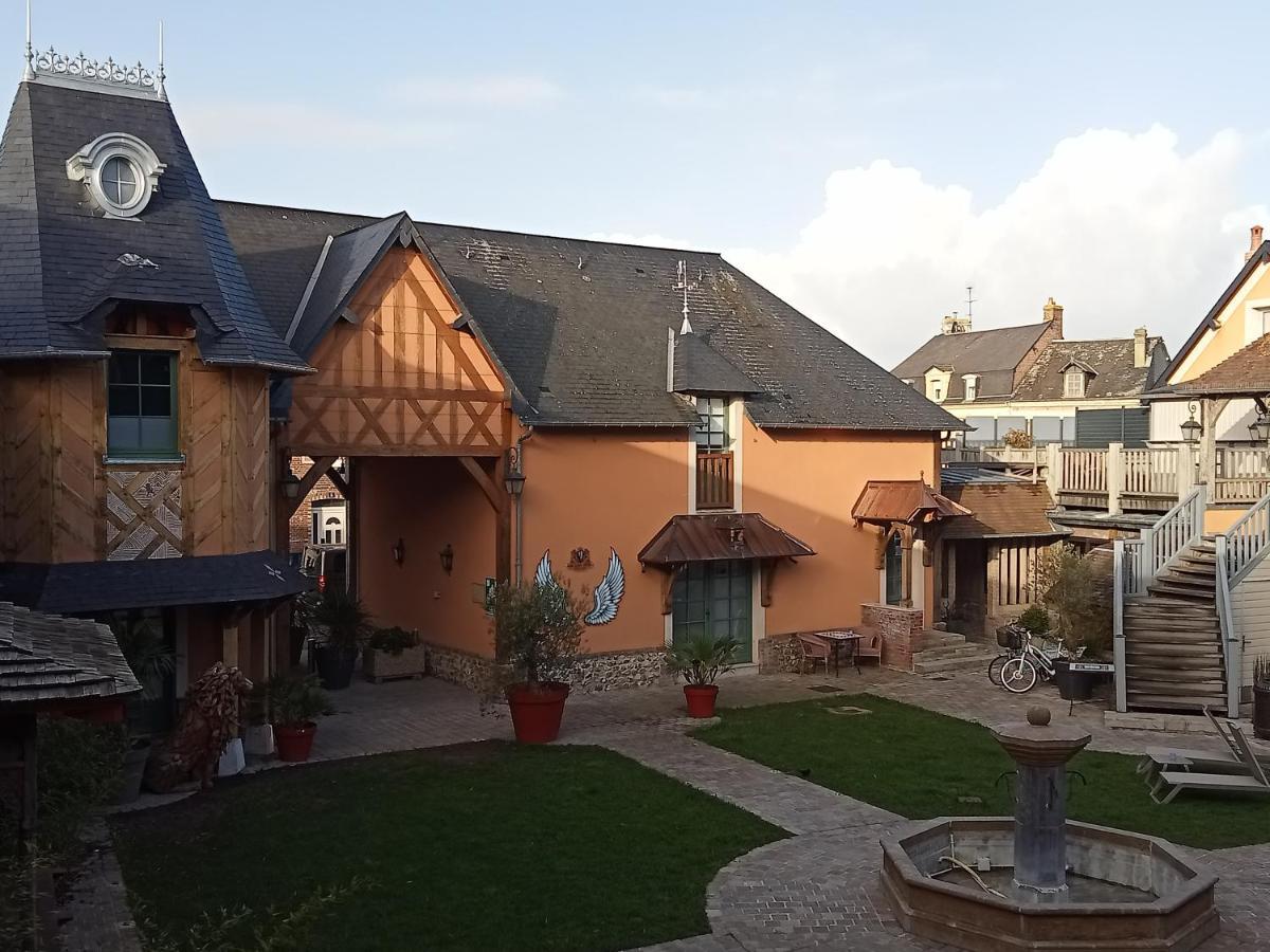 Hotel Et Spa Le Lion D'Or Pont-Évêque Esterno foto