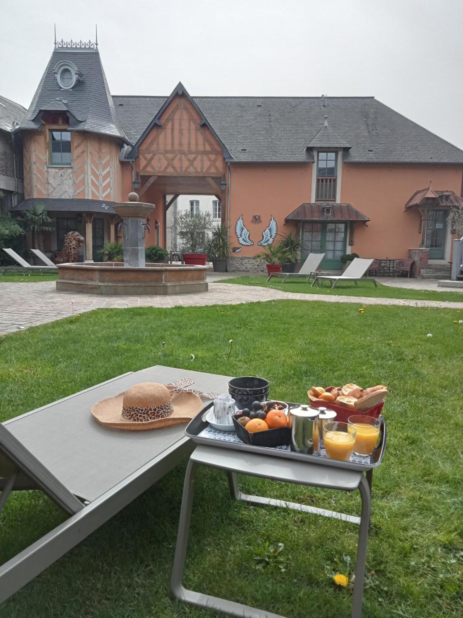 Hotel Et Spa Le Lion D'Or Pont-Évêque Esterno foto