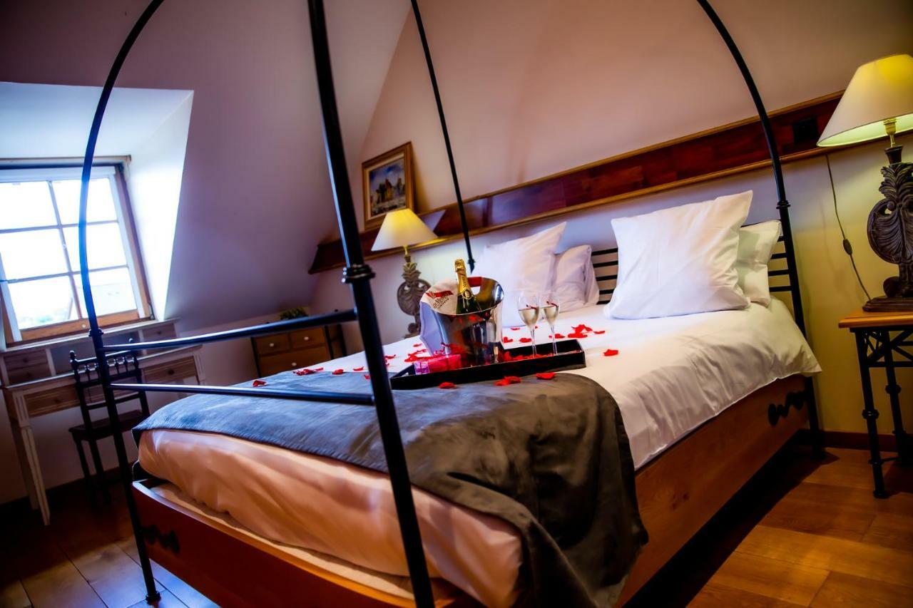 Hotel Et Spa Le Lion D'Or Pont-Évêque Esterno foto
